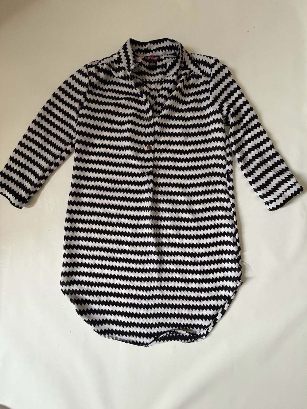 Body Central Womens Size S Black White Chevron Print 3/4 Sleeve Tunic Top